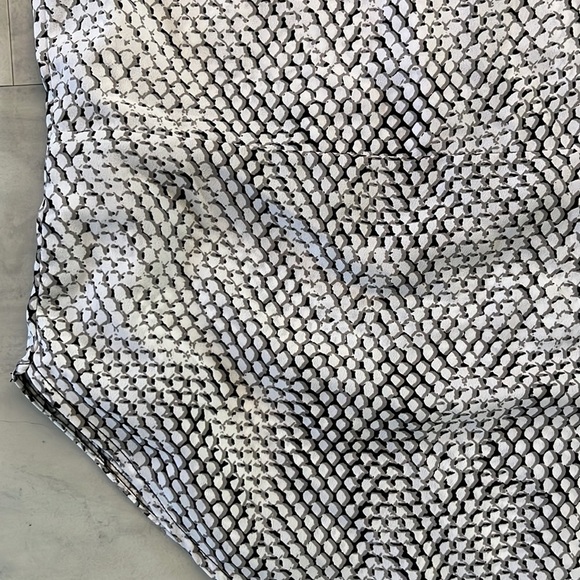 Michael Kors  NWOT   Abstract print blouse scoopneck      Sleeveless      Size S - Picture 9 of 13